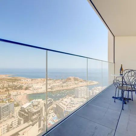 Stylish Skyline Mercury Tower Appartement