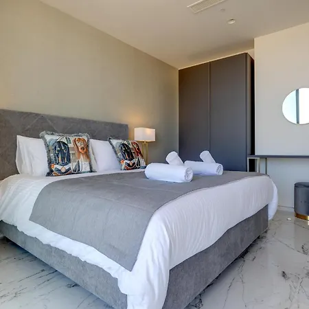Apartment Stylish Skyline Mercury Tower *